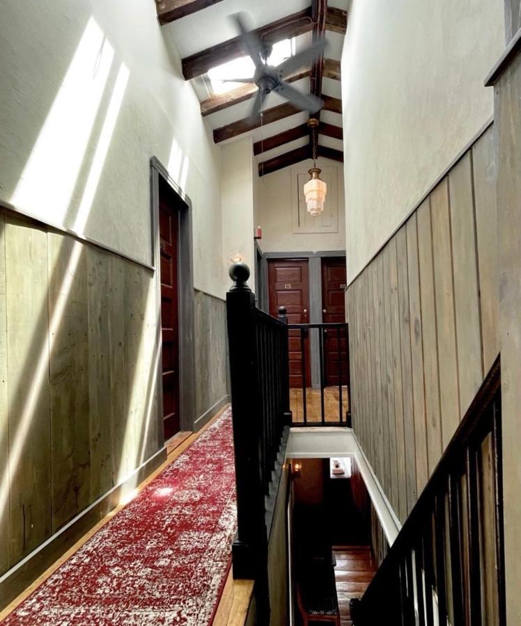 Crew'S Quarters Boarding House - Caters To Men Hotel Provincetown Exterior foto