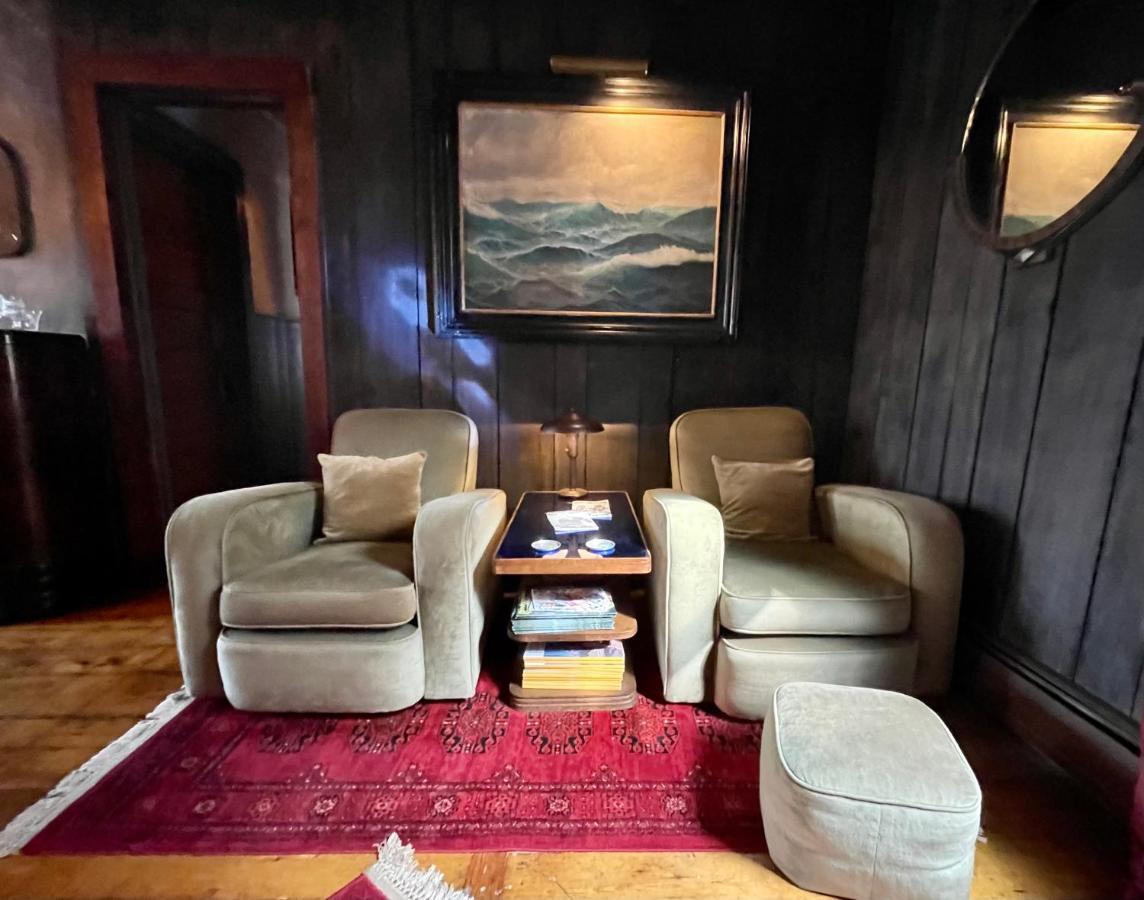 Crew'S Quarters Boarding House - Caters To Men Hotel Provincetown Exterior foto