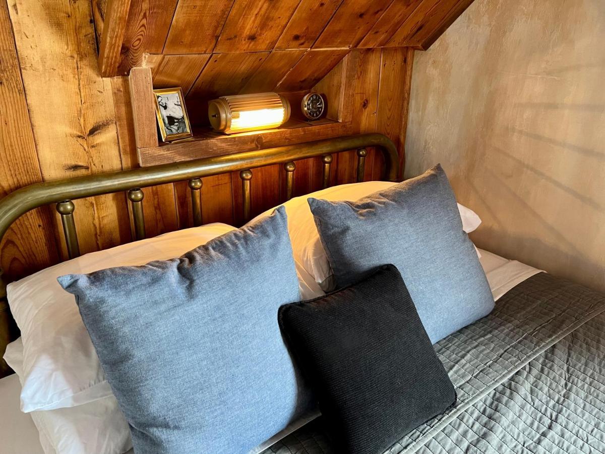 Crew'S Quarters Boarding House - Caters To Men Hotel Provincetown Exterior foto