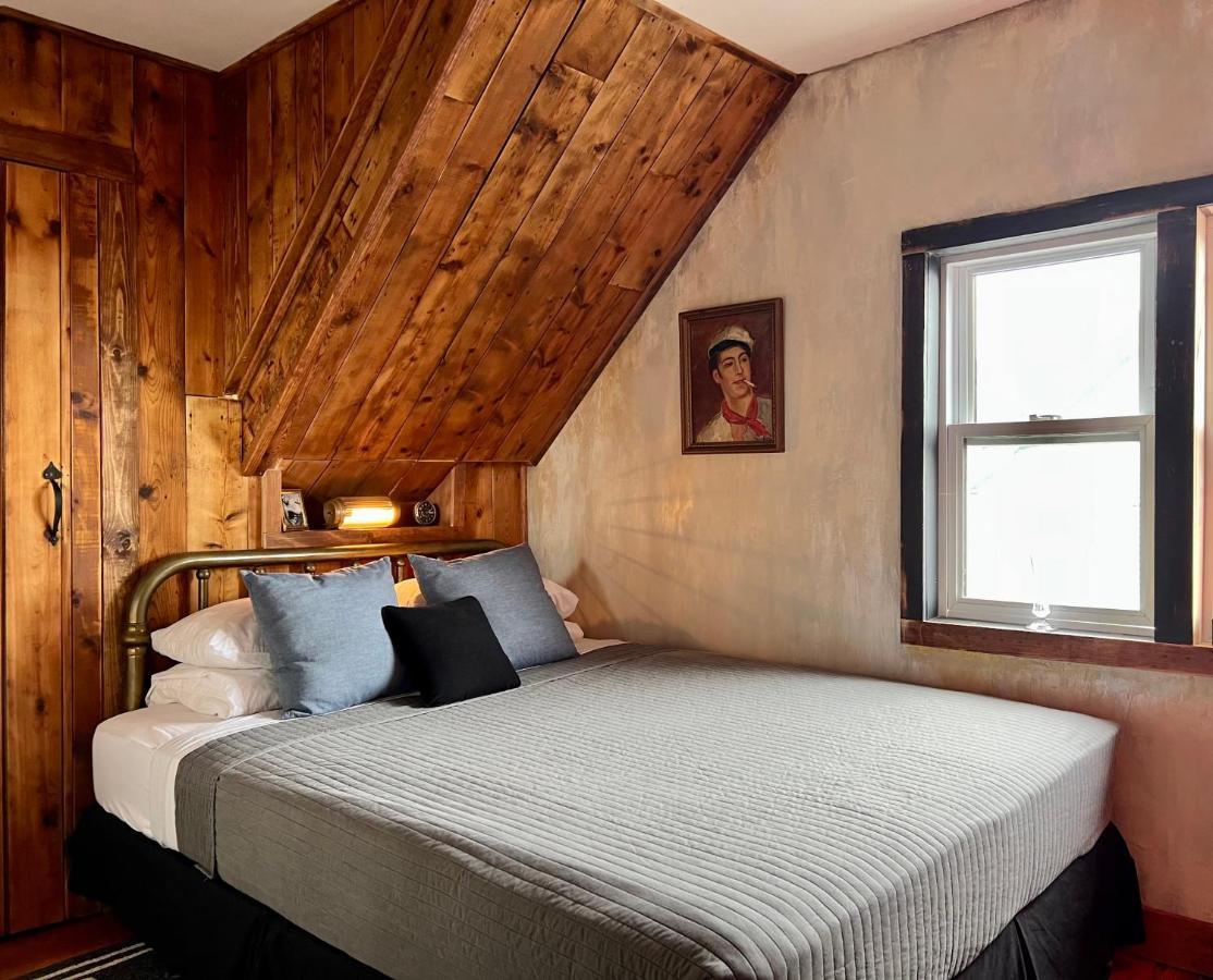 Crew'S Quarters Boarding House - Caters To Men Hotel Provincetown Exterior foto