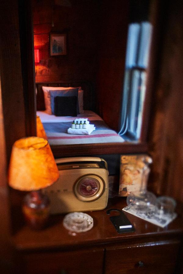Crew'S Quarters Boarding House - Caters To Men Hotel Provincetown Exterior foto