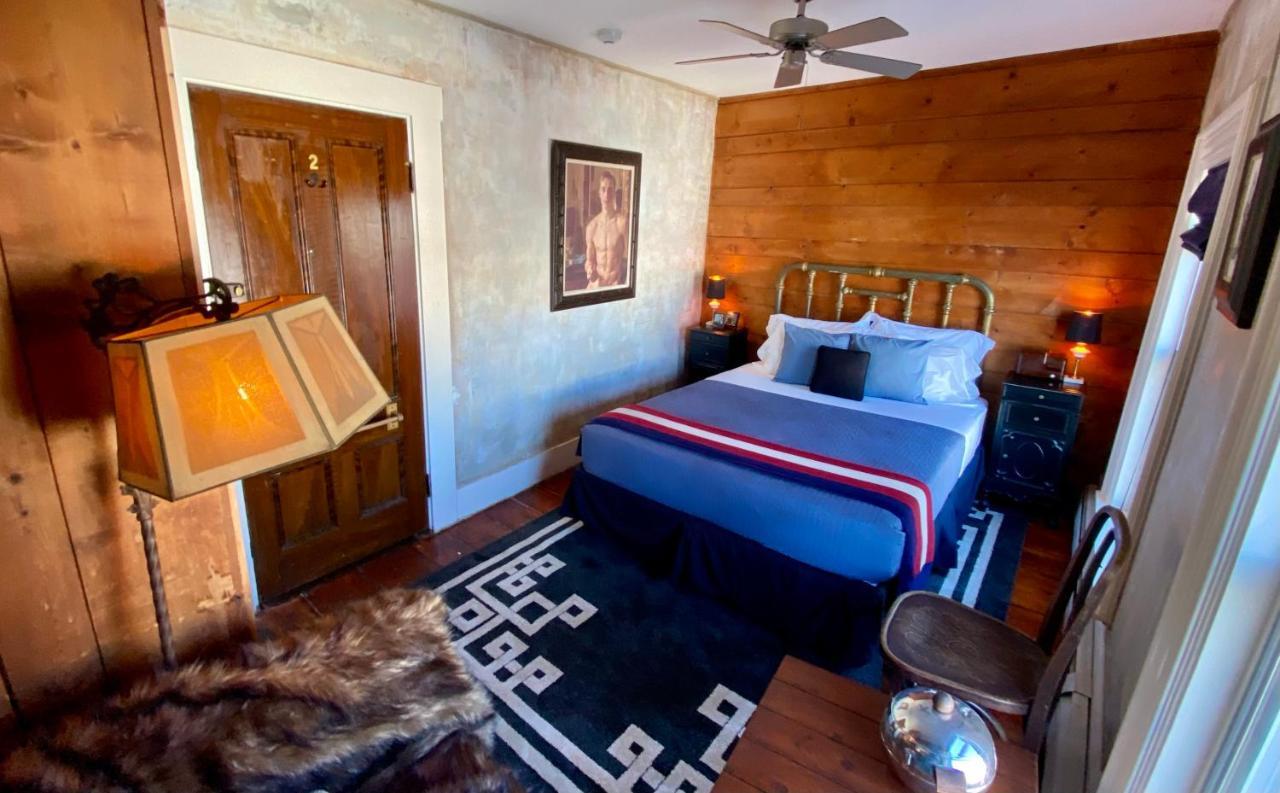 Crew'S Quarters Boarding House - Caters To Men Hotel Provincetown Exterior foto