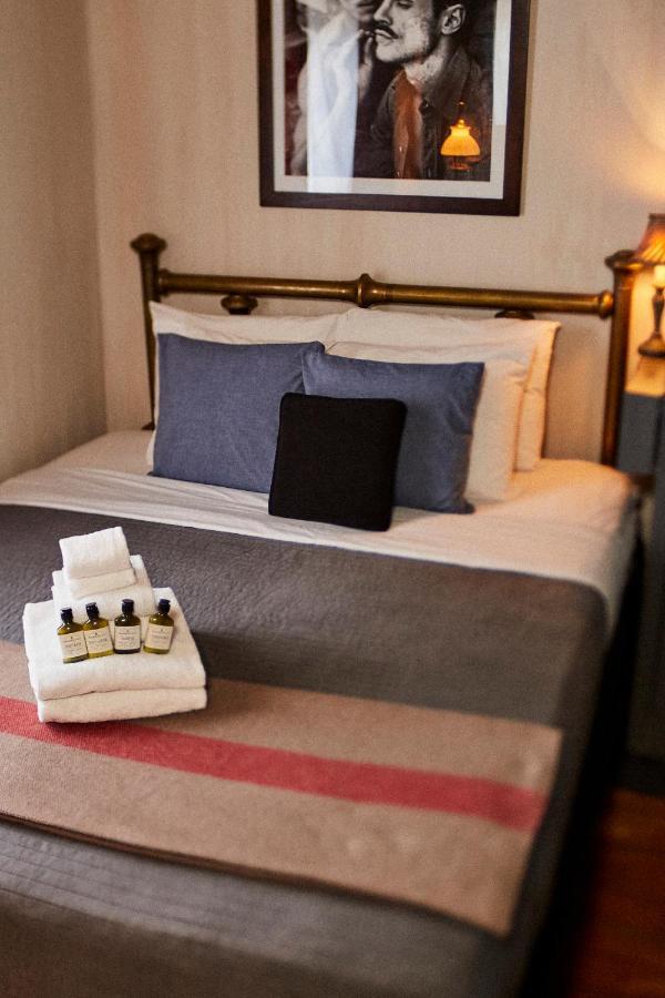 Crew'S Quarters Boarding House - Caters To Men Hotel Provincetown Exterior foto