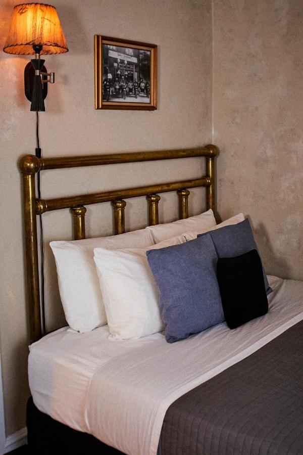Crew'S Quarters Boarding House - Caters To Men Hotel Provincetown Exterior foto