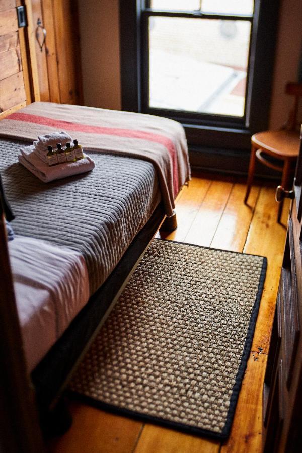 Crew'S Quarters Boarding House - Caters To Men Hotel Provincetown Exterior foto