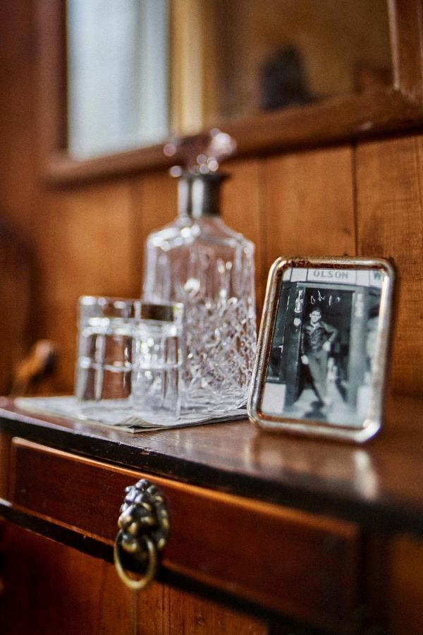 Crew'S Quarters Boarding House - Caters To Men Hotel Provincetown Exterior foto