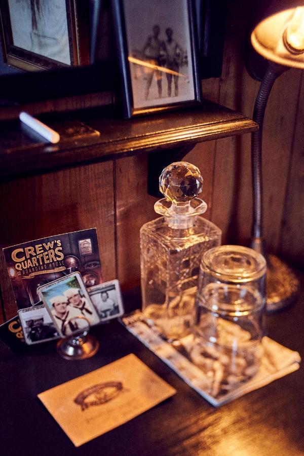 Crew'S Quarters Boarding House - Caters To Men Hotel Provincetown Exterior foto
