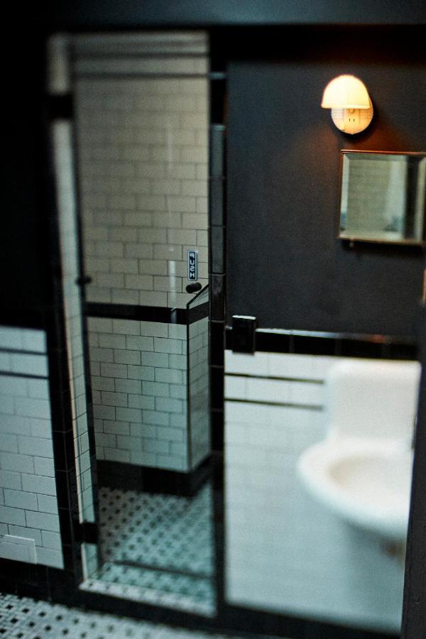 Crew'S Quarters Boarding House - Caters To Men Hotel Provincetown Exterior foto
