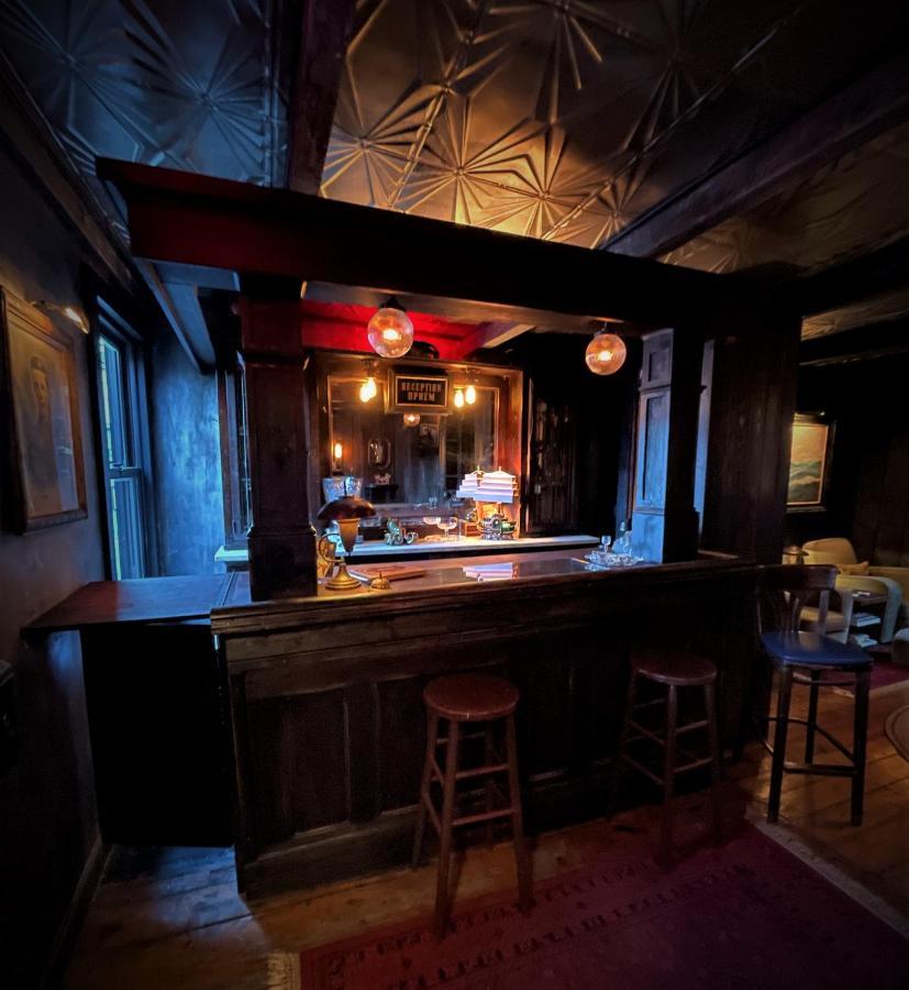 Crew'S Quarters Boarding House - Caters To Men Hotel Provincetown Exterior foto